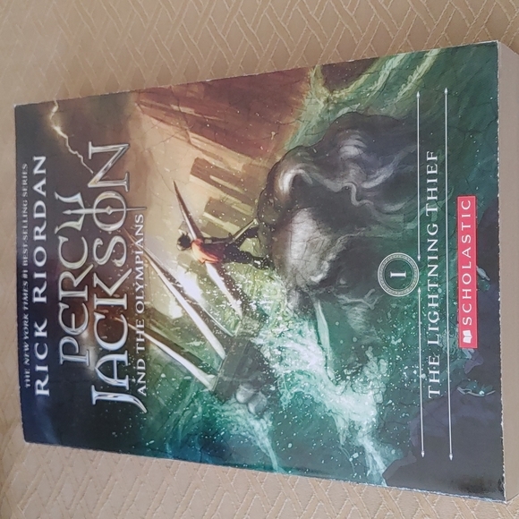 PERCY JACKSON AND THE OLYMPIANS, BOOK ONE THE LIGHTNING THIEF - Picture 2 of 3